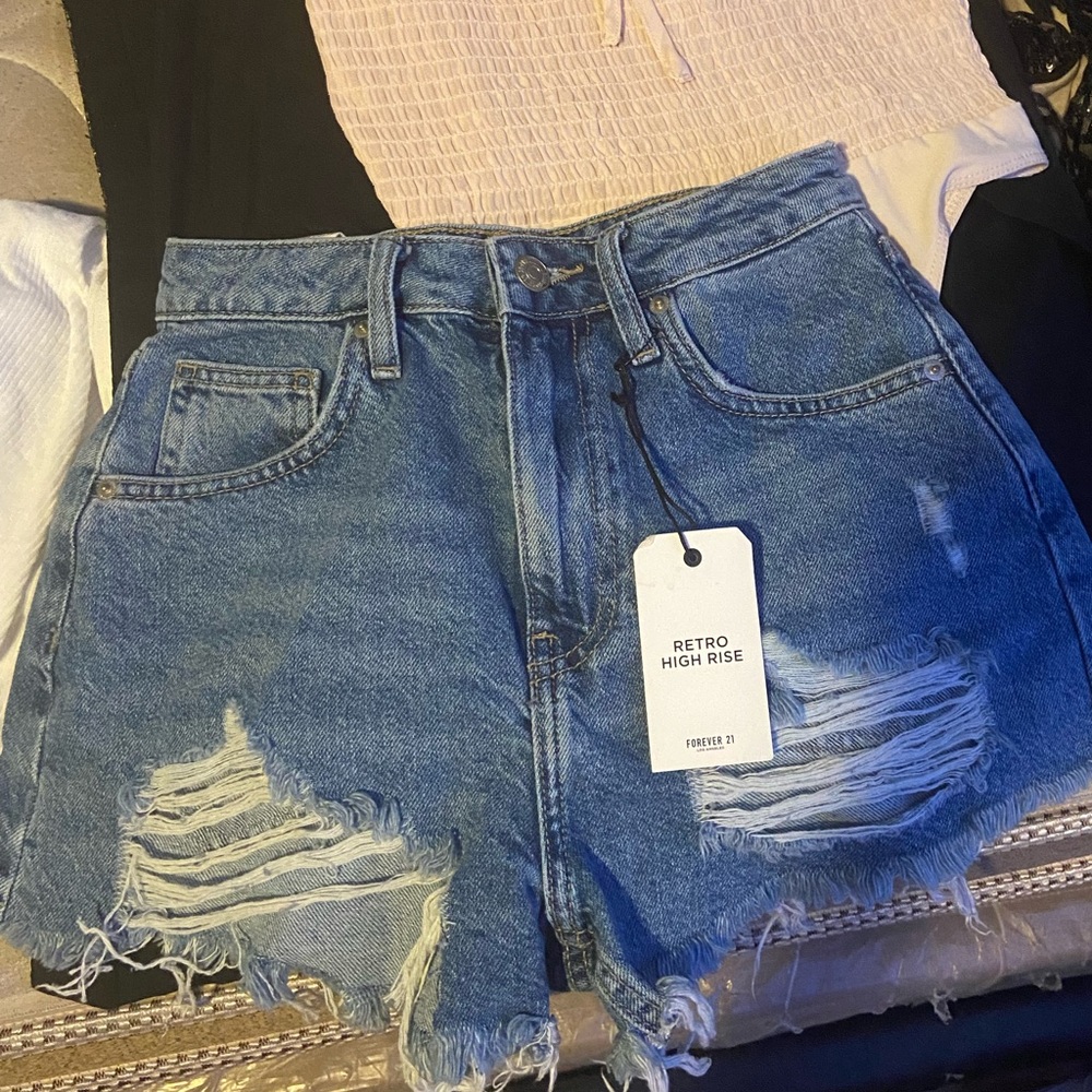NEW FOREVER21 high-rise shorts